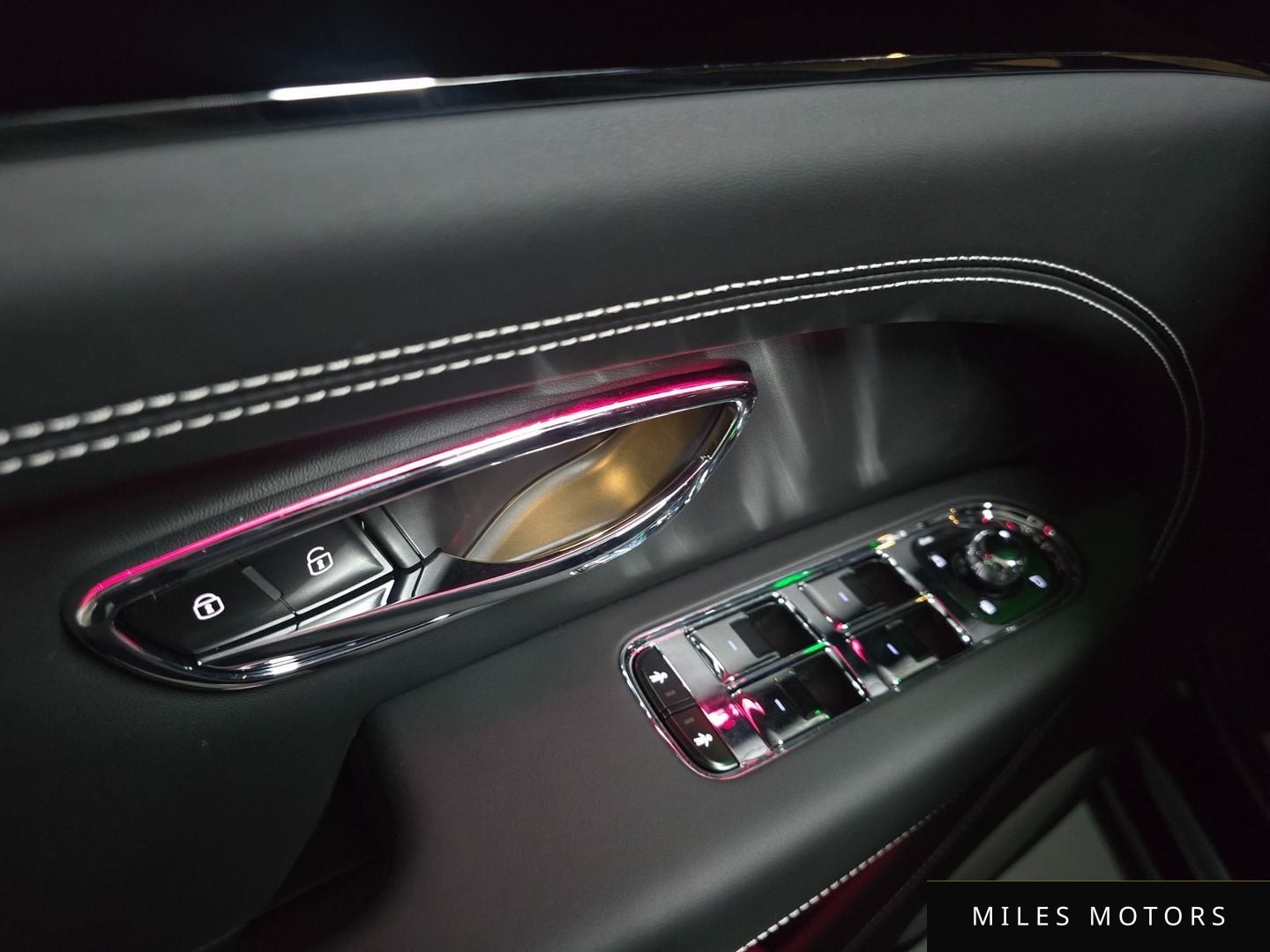 Bentley Bentayga 2025 — миниатюра 11