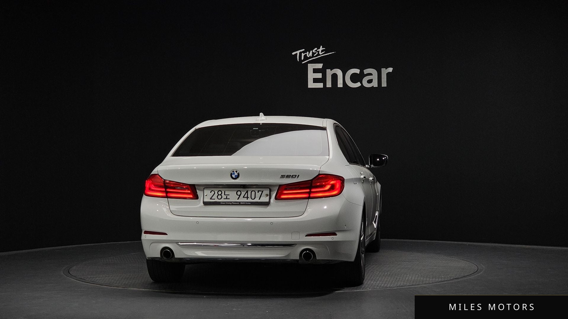 BMW 5 Series (G30) 2018 — миниатюра 3