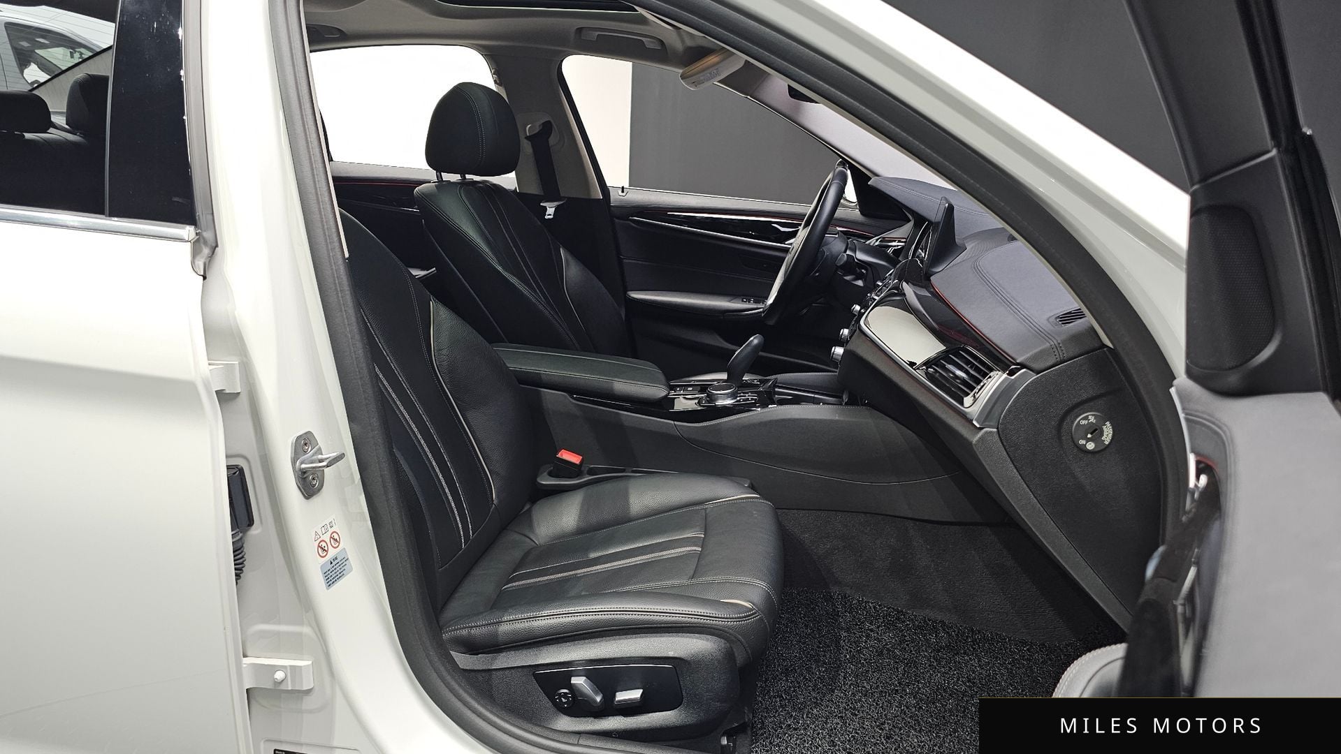 BMW 5 Series (G30) 2018 — миниатюра 12