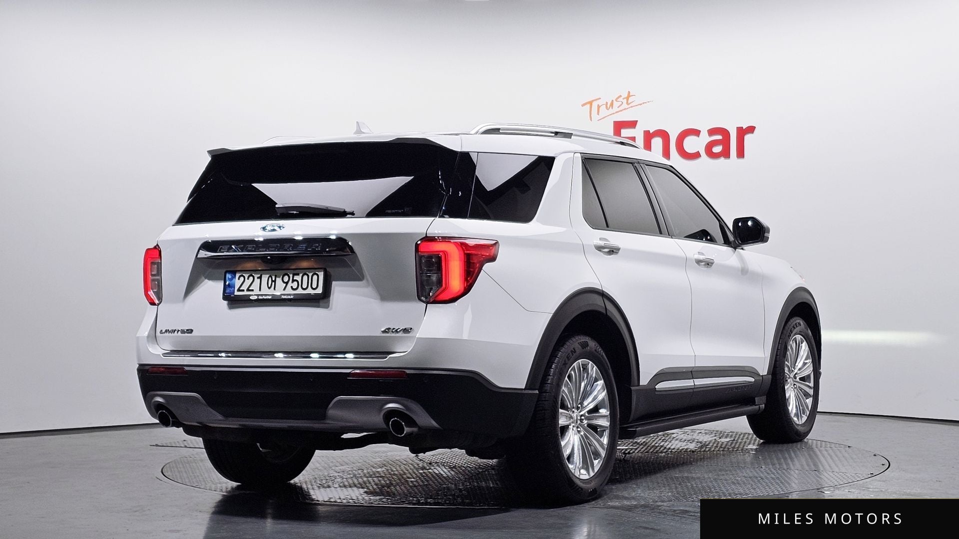 Ford Explorer 2021 — миниатюра 2