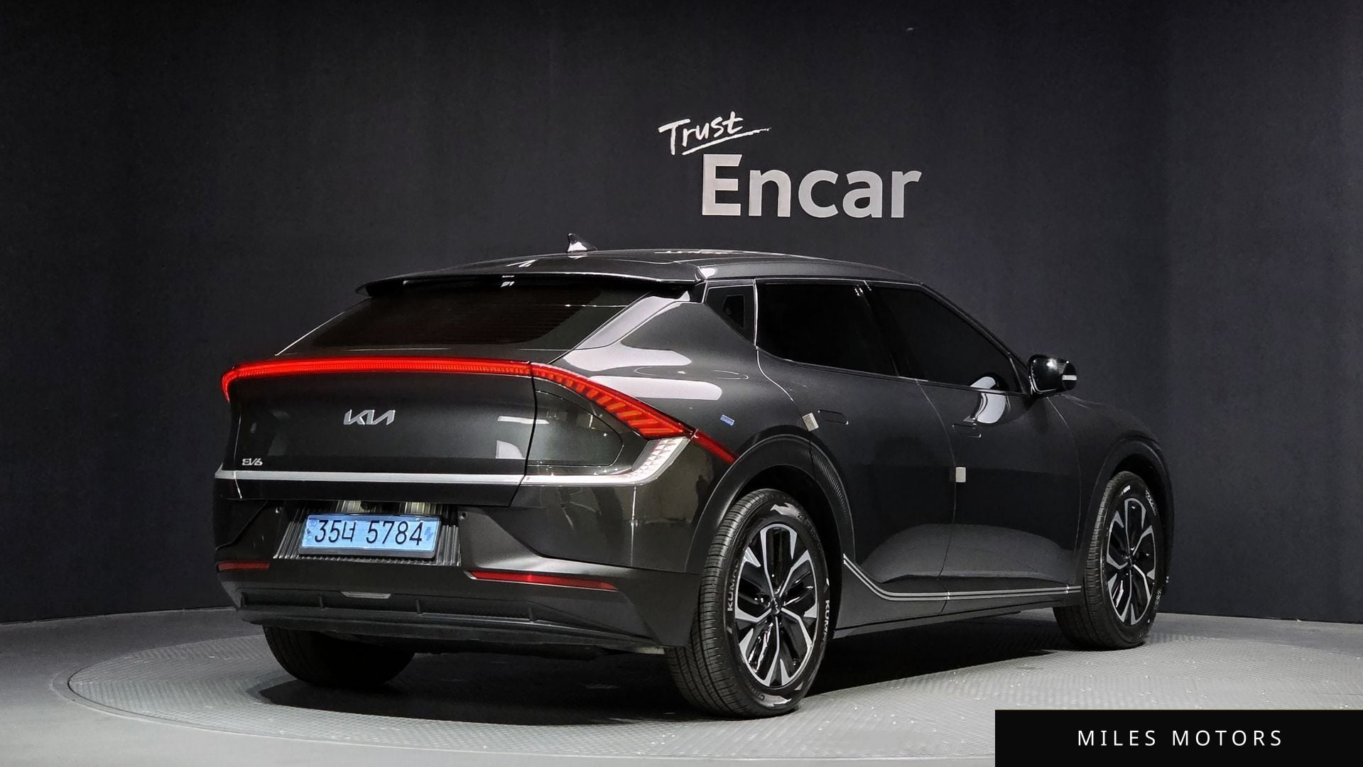 Kia EV6 2023 — миниатюра 2