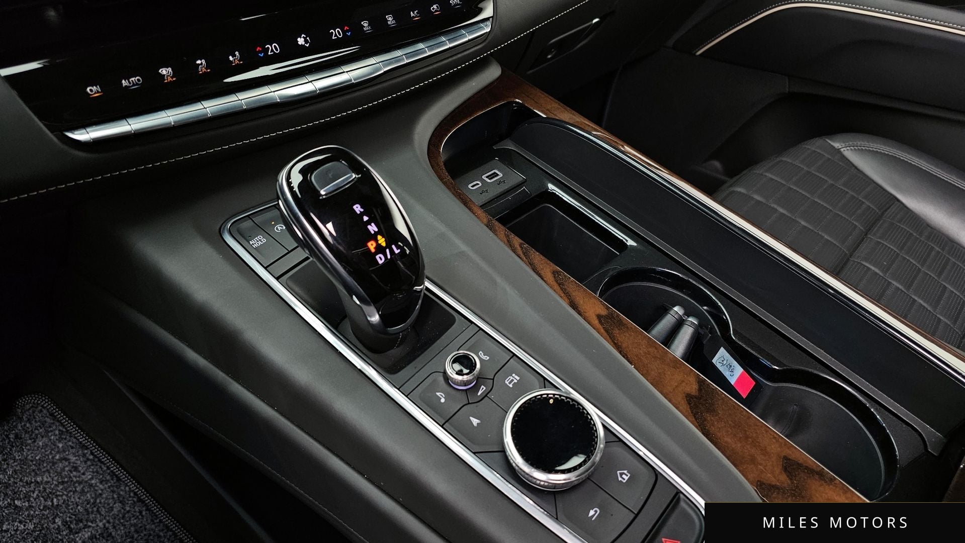 Cadillac Escalade 2022 — миниатюра 12