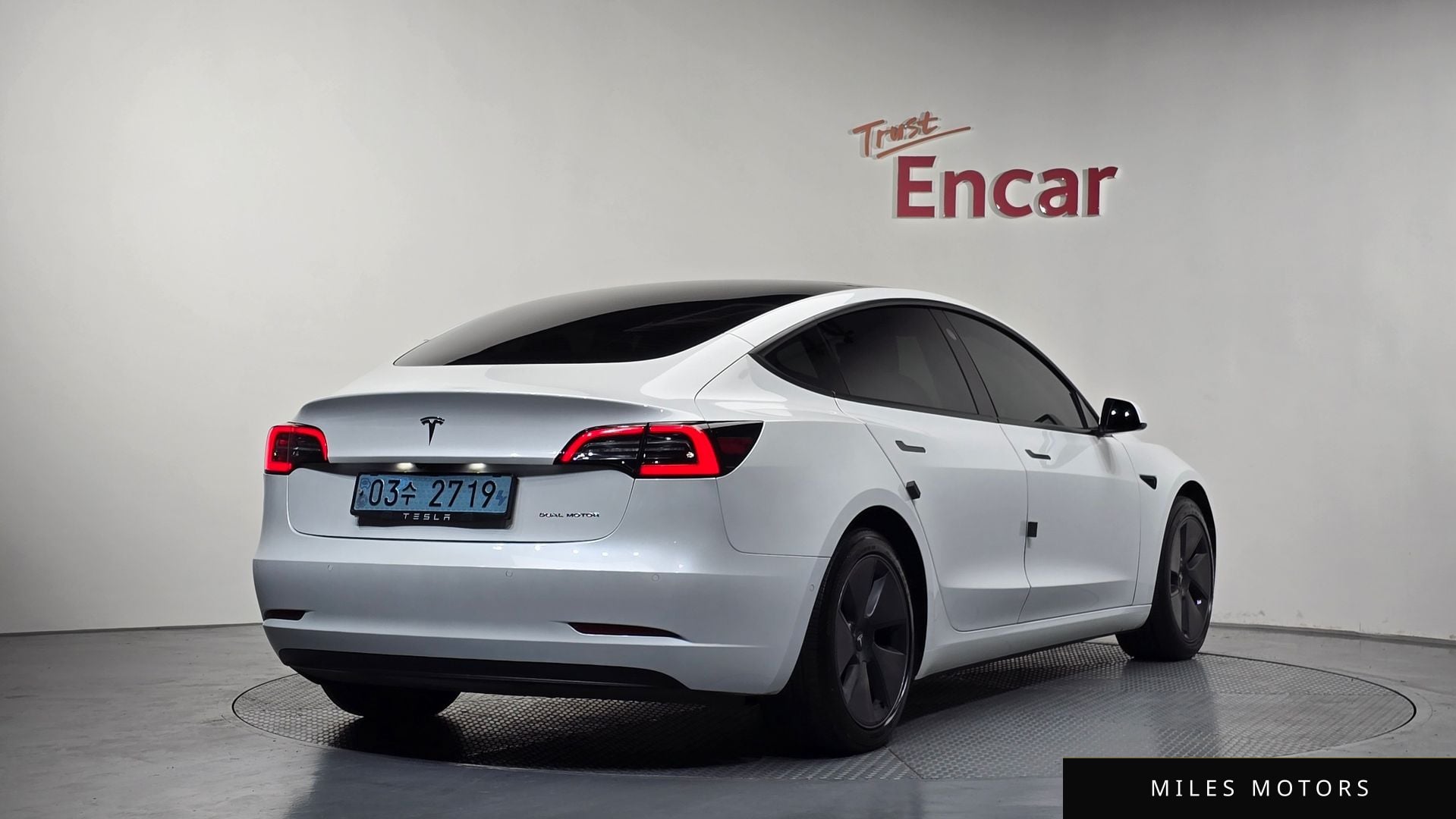Tesla Model 3 2021 — фото 1 из 12