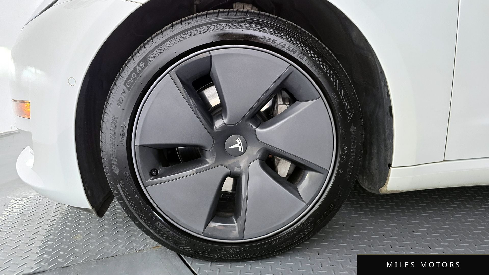 Tesla Model 3 2021 — миниатюра 4