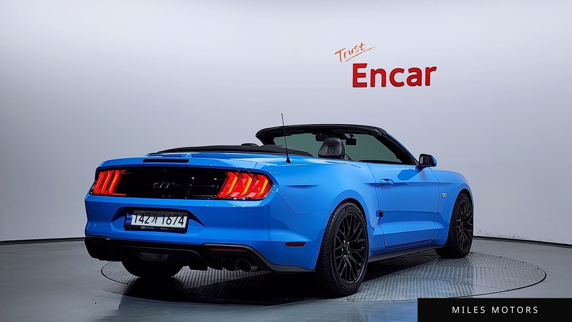 Ford Mustang 2022 — фото 1 из 12