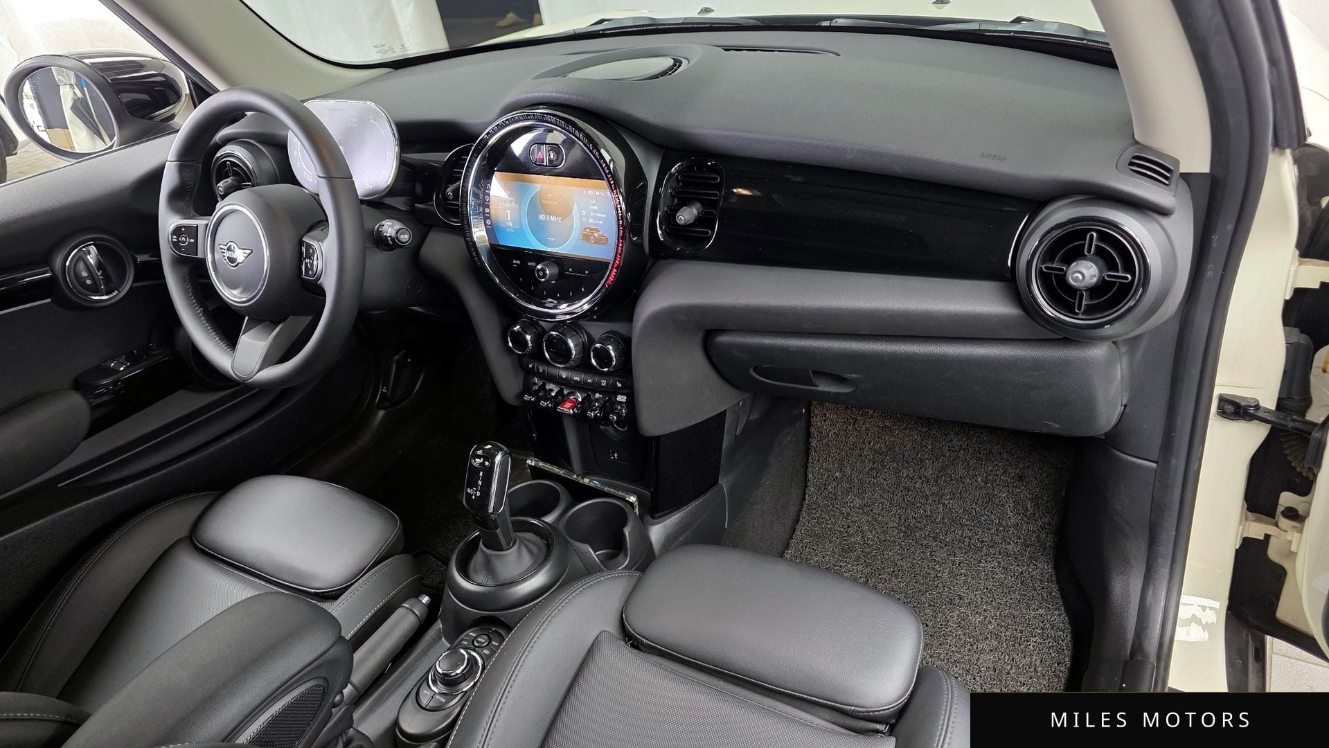 MINI Cooper 2023 — миниатюра 7