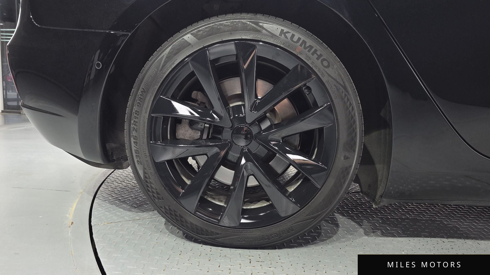 Tesla Model 3 2020 — миниатюра 7