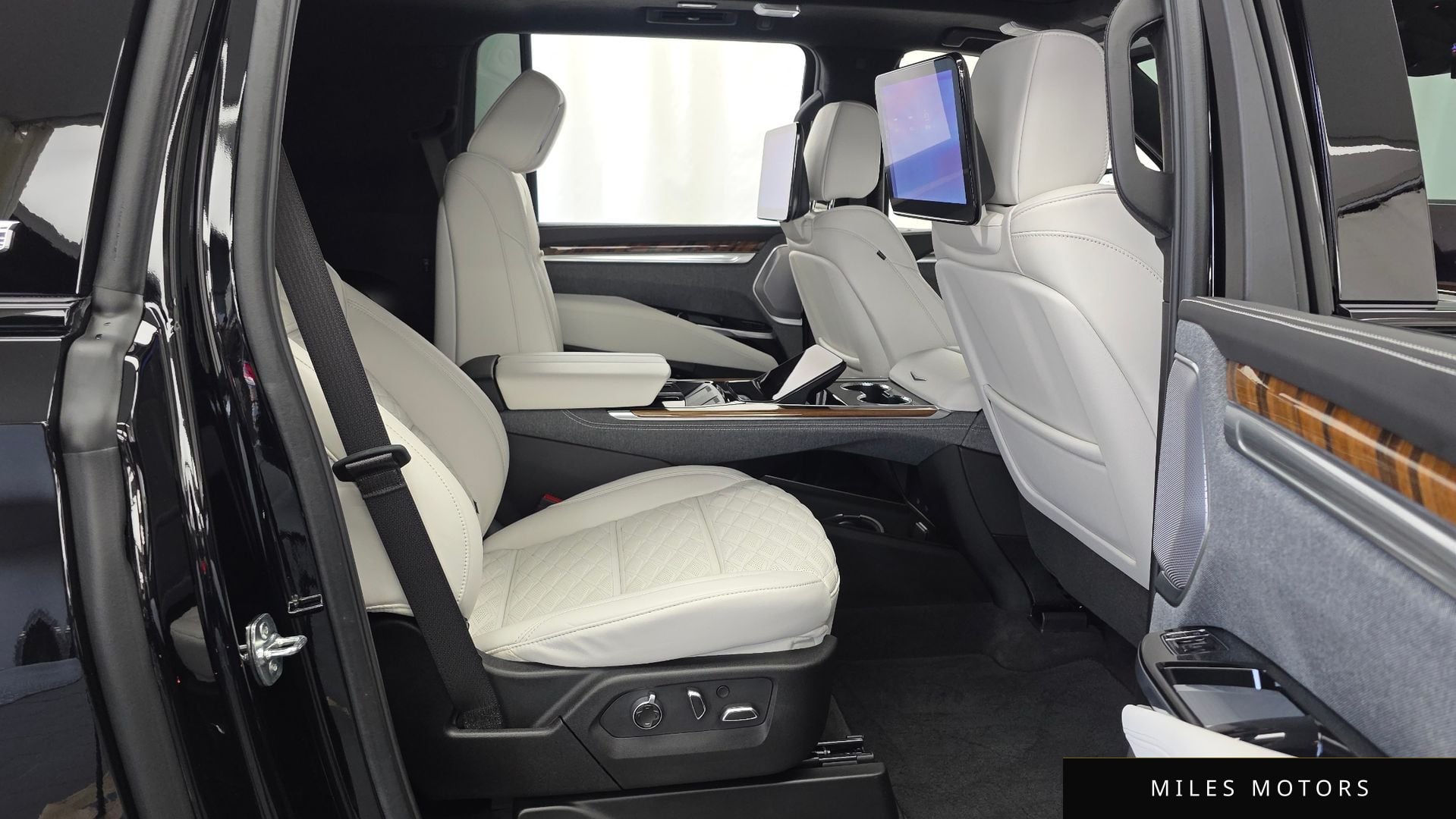 Cadillac Escalade 2025 — миниатюра 12