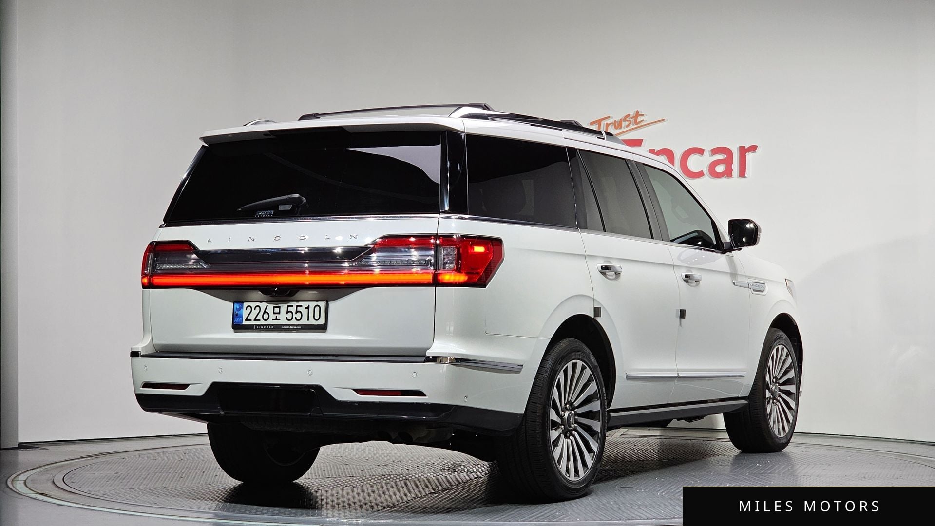 Lincoln Navigator 2021 — миниатюра 2
