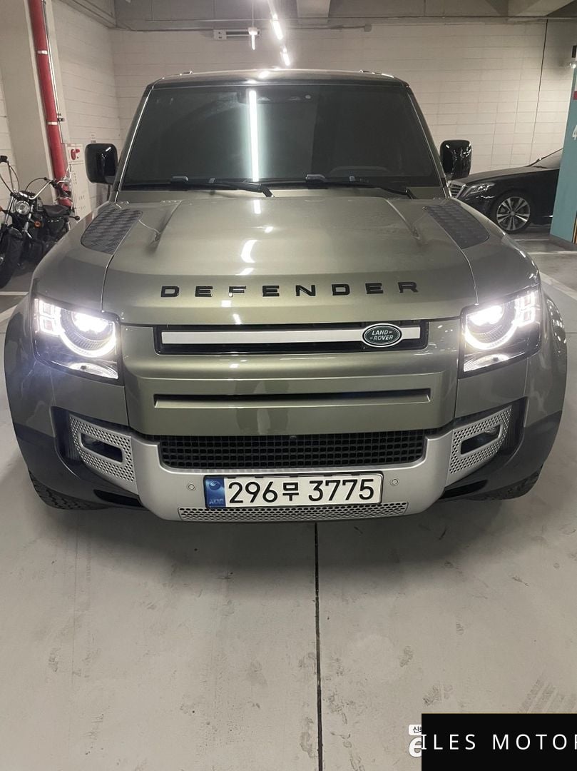 Land Rover Defender 2023 — фото 1 из 12