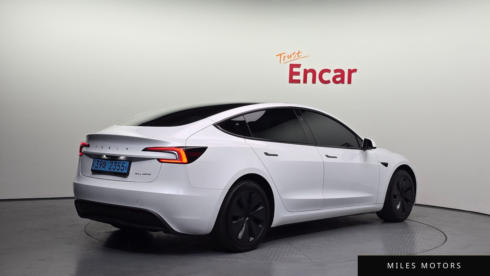 Tesla Model 3 2024 — миниатюра 2