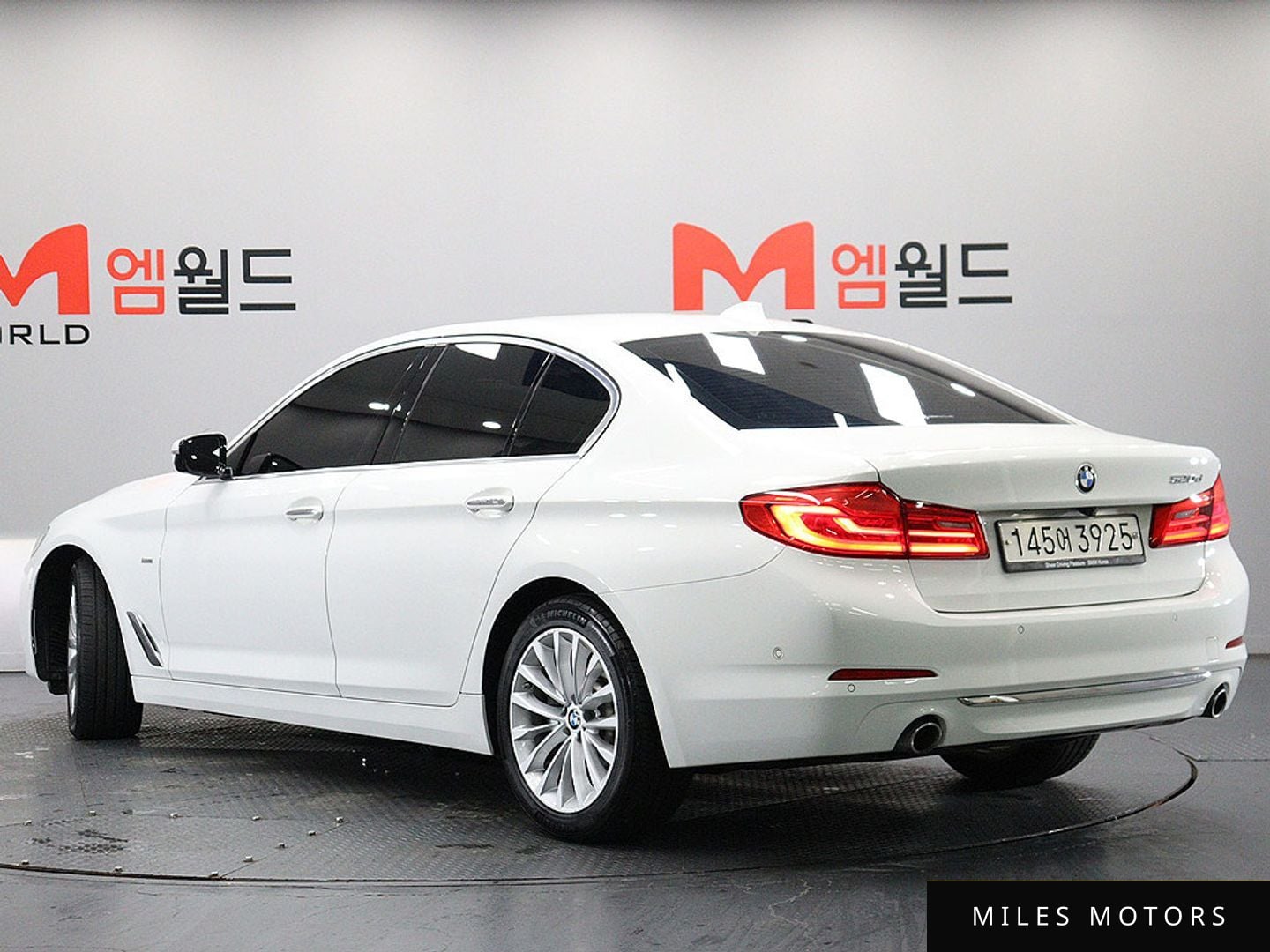 BMW 5 Series (G30) 2018 — миниатюра 3