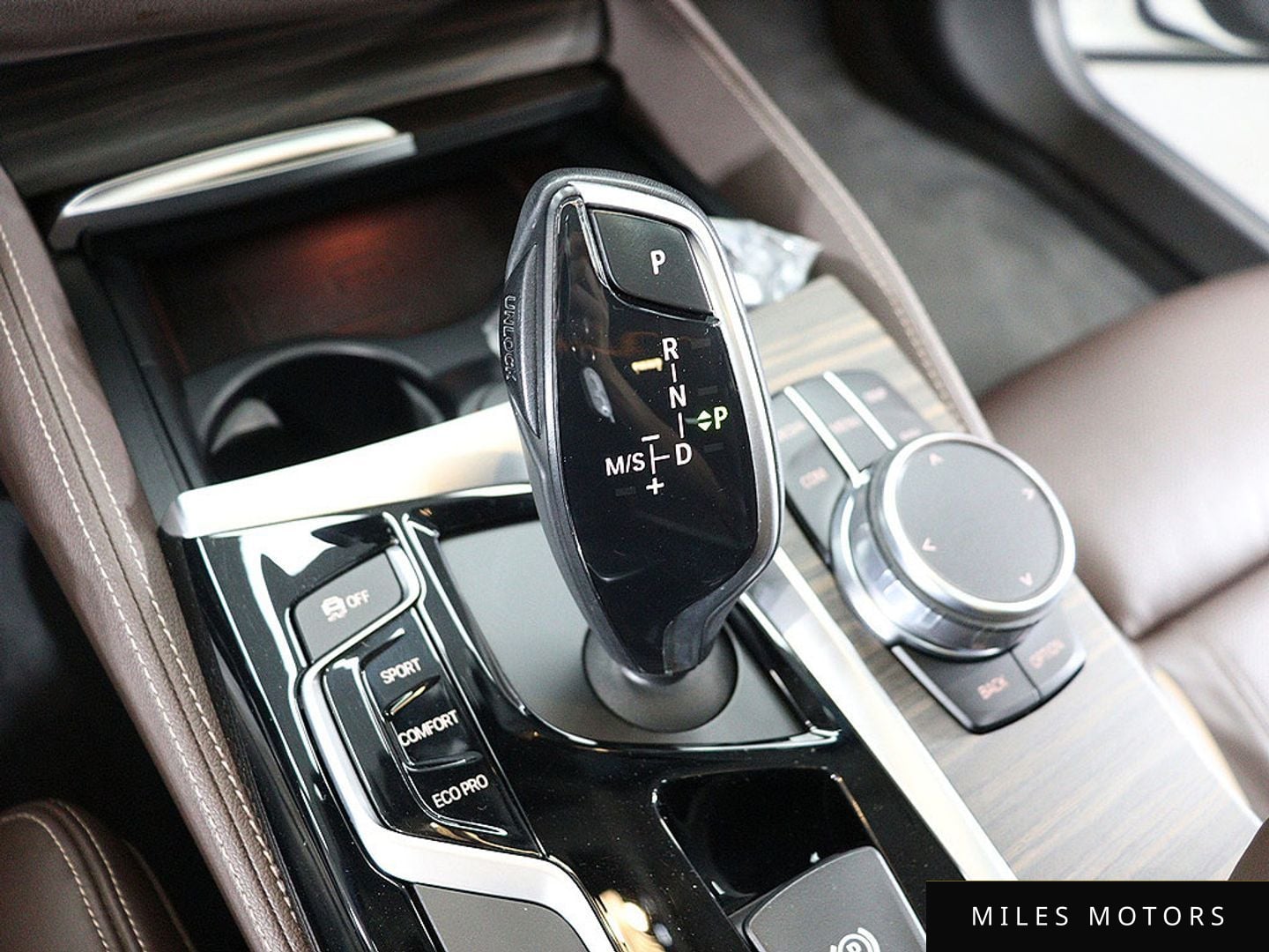 BMW 5 Series (G30) 2018 — миниатюра 8