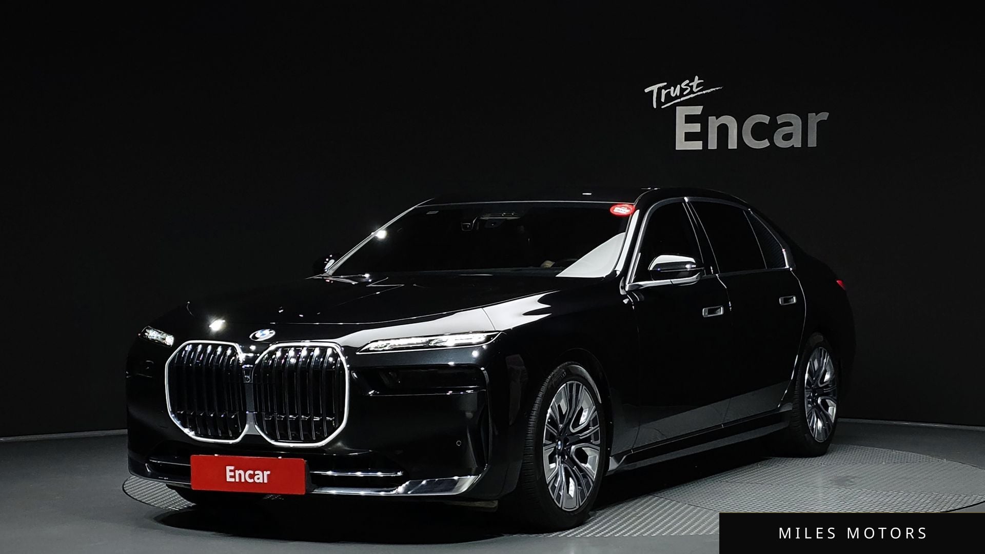 BMW 7 Series (G70) 2023 — фото 1 из 12