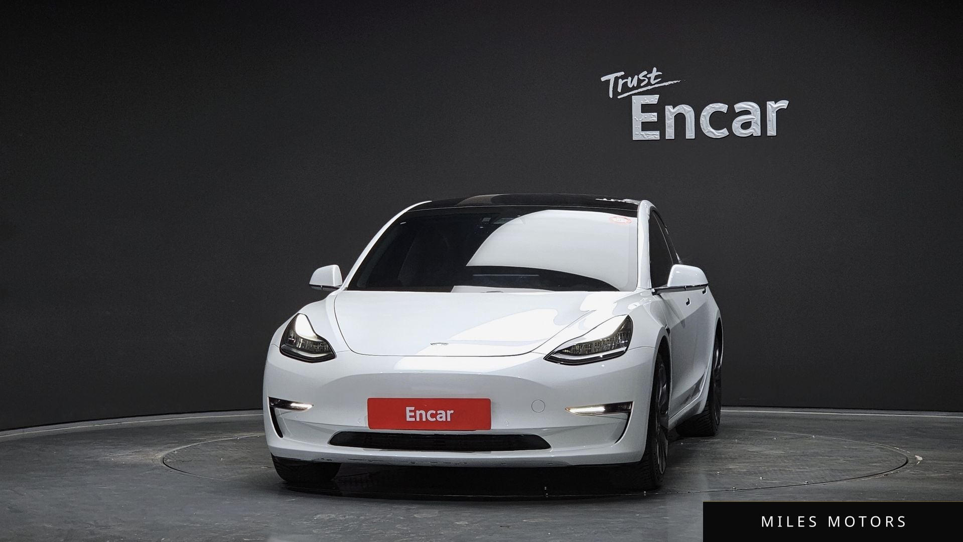 Tesla Model 3 2020 — миниатюра 3