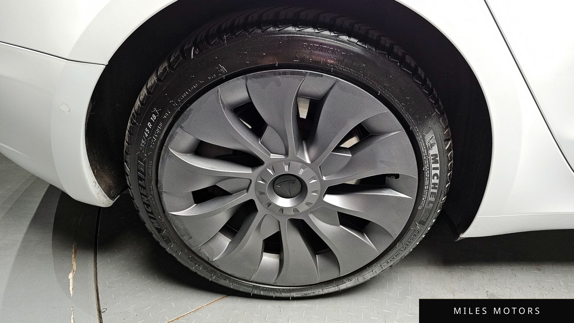 Tesla Model 3 2020 — миниатюра 5