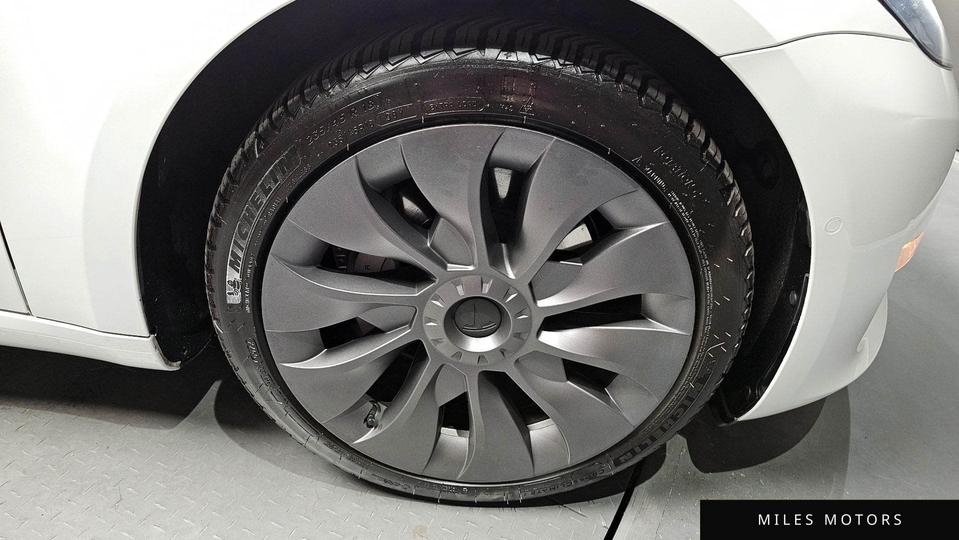 Tesla Model 3 2020 — миниатюра 7