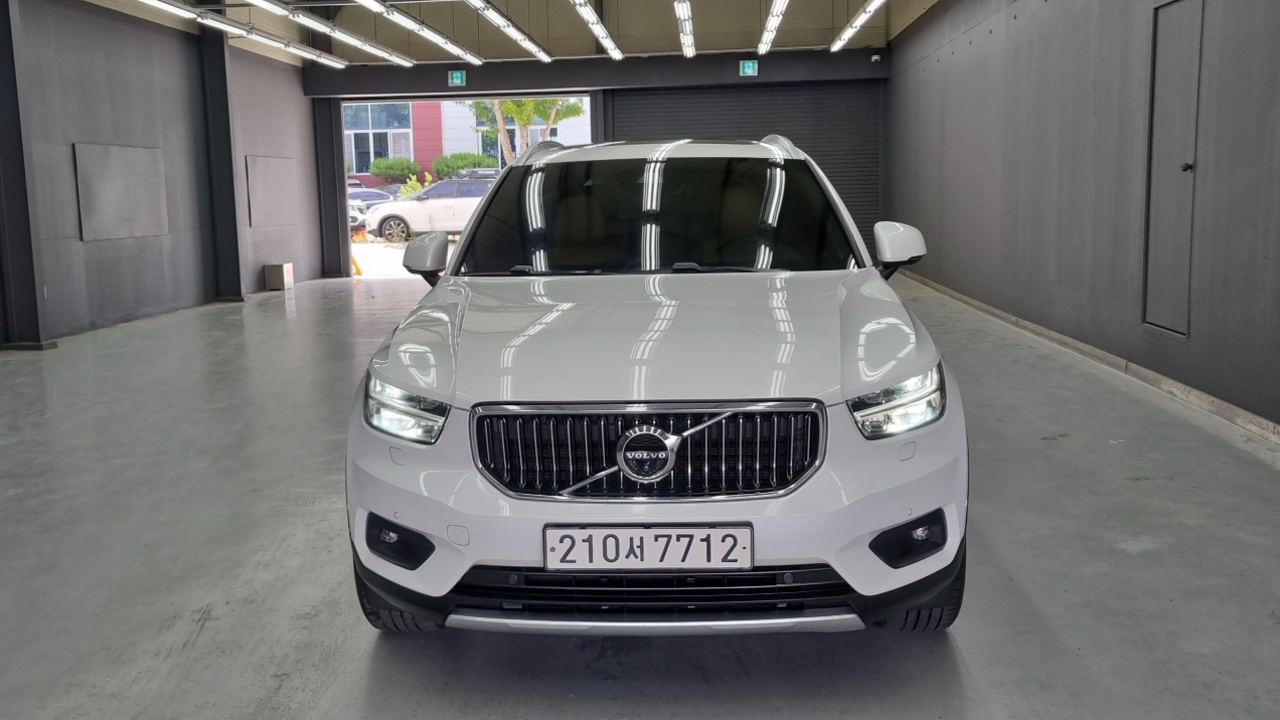 Volvo XC40 2021 — миниатюра 3