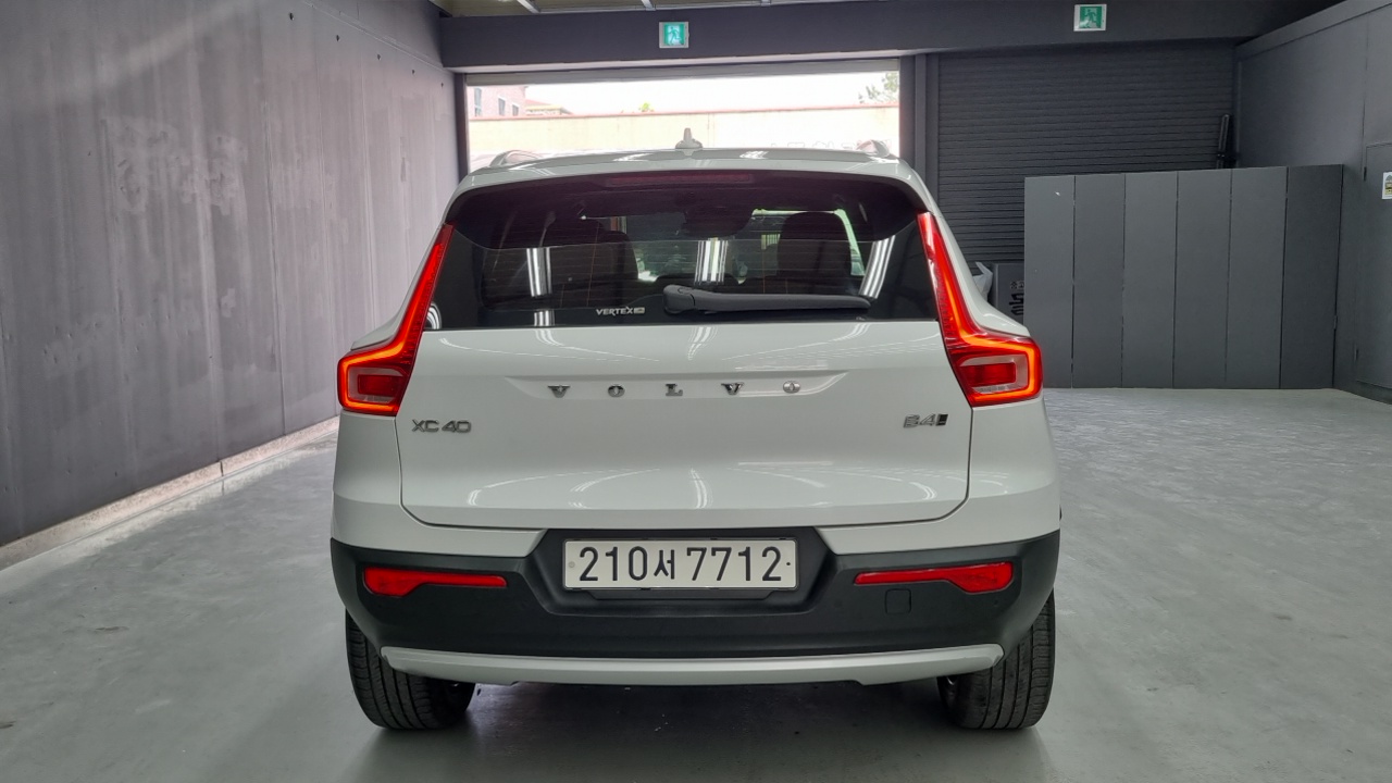 Volvo XC40 2021 — миниатюра 4