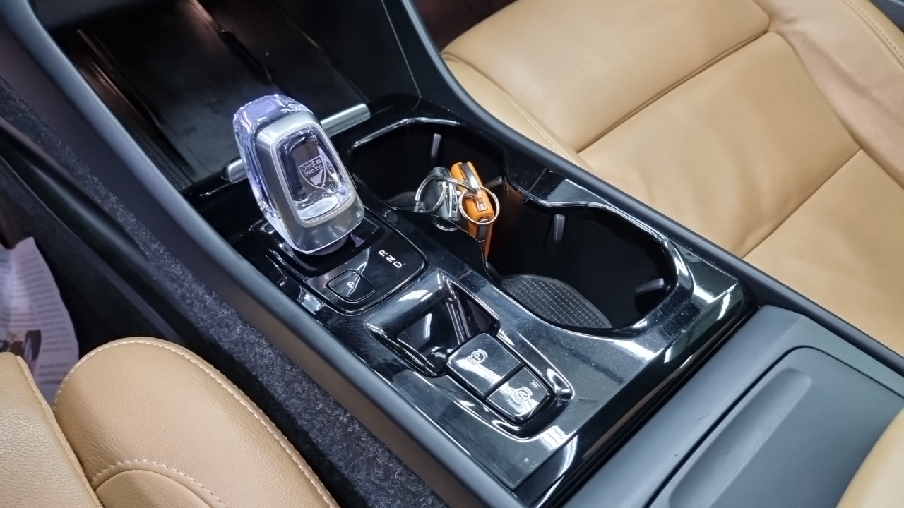 Volvo XC40 2021 — миниатюра 9