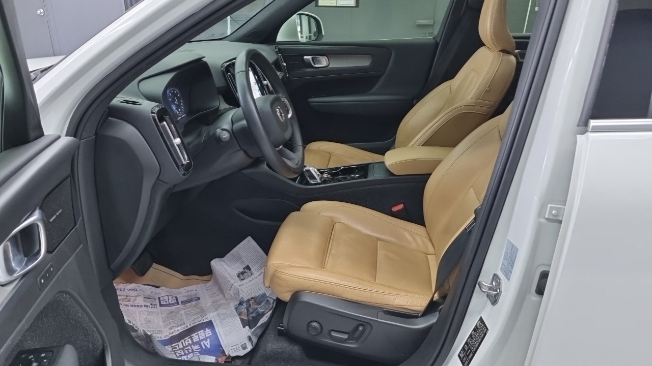 Volvo XC40 2021 — миниатюра 10