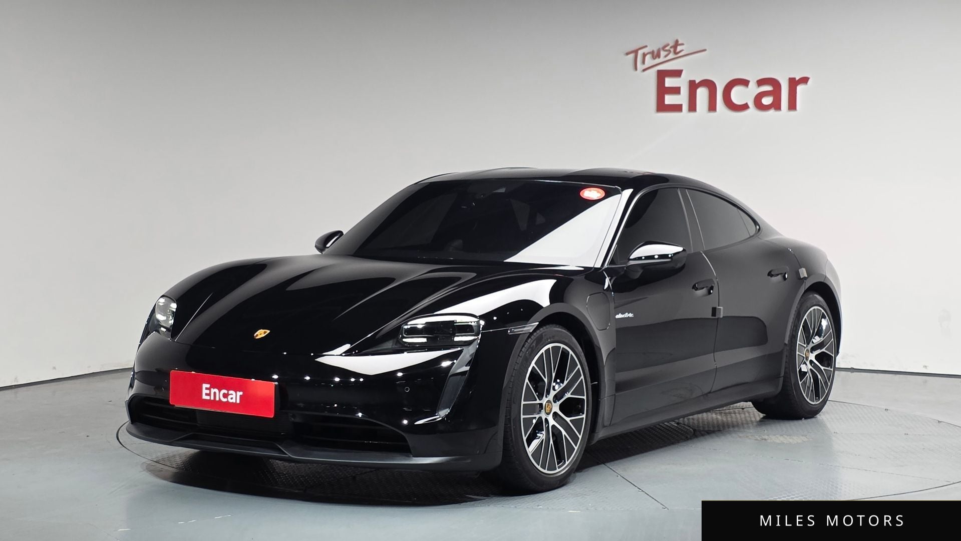 Porsche Taycan 2022 — фото 1 из 12