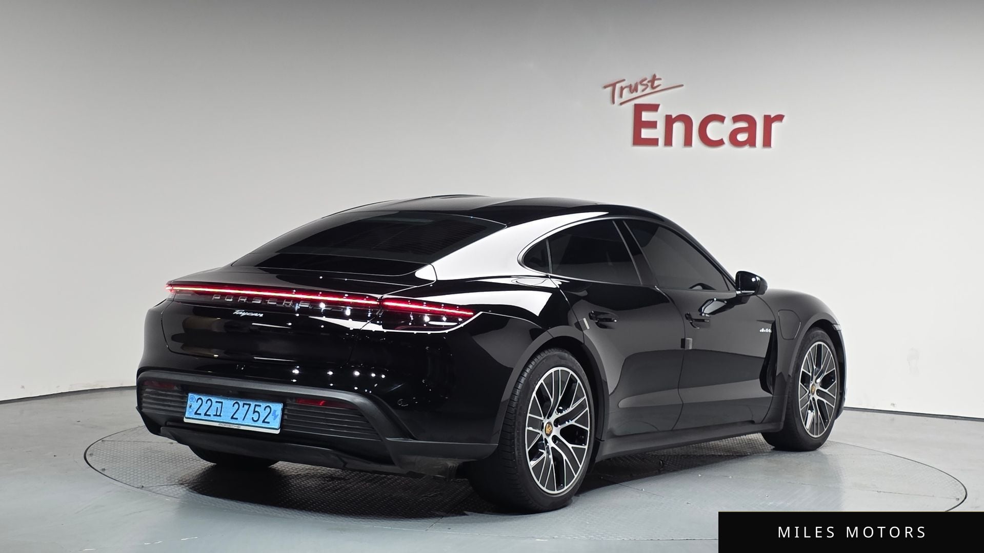 Porsche Taycan 2022 — миниатюра 2