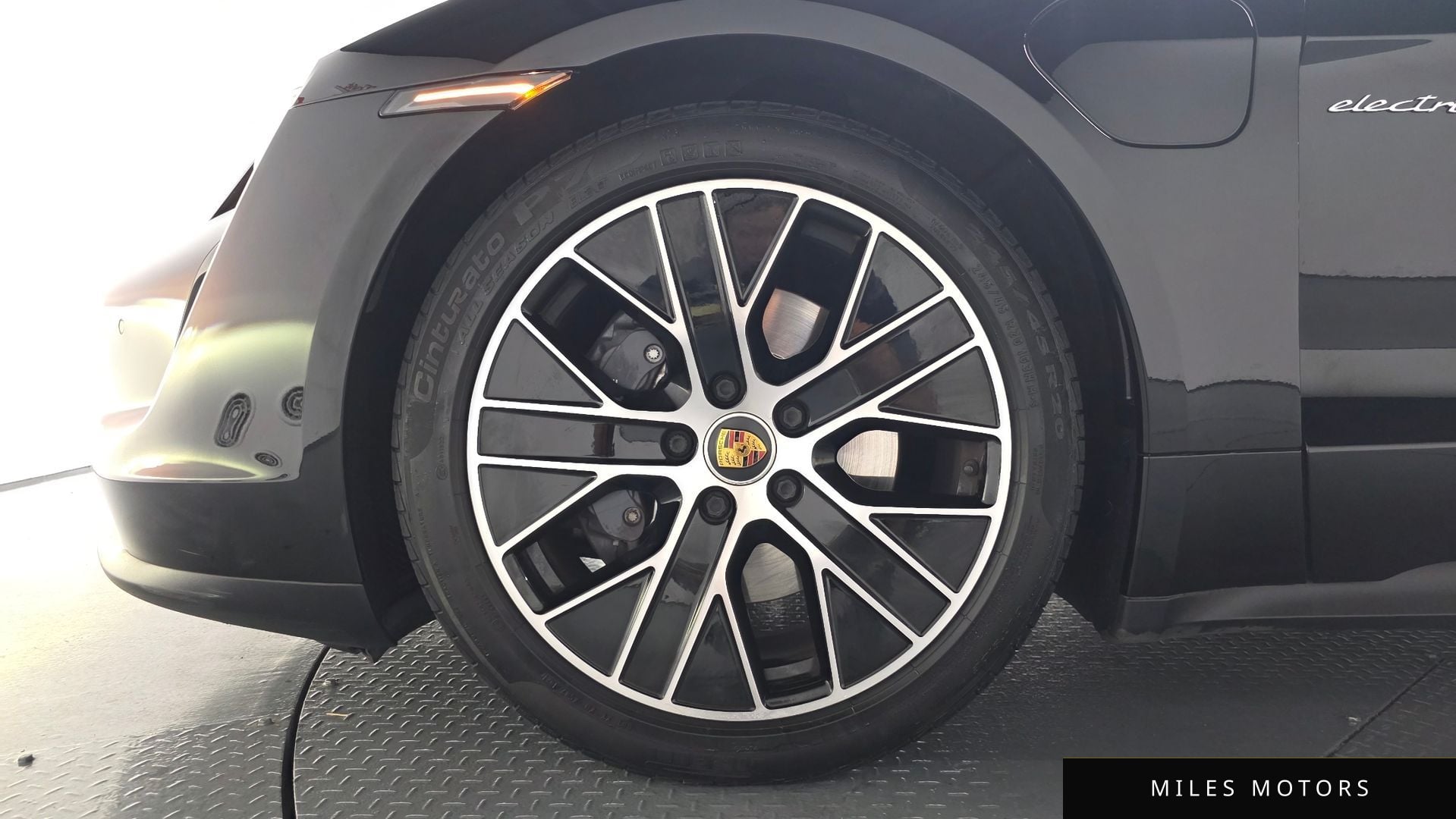 Porsche Taycan 2022 — миниатюра 5