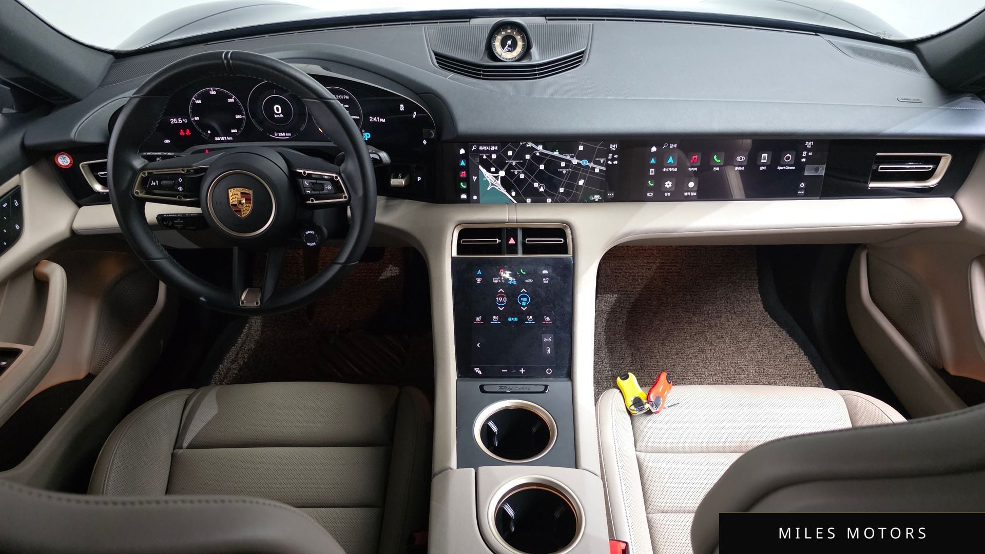 Porsche Taycan 2022 — миниатюра 10
