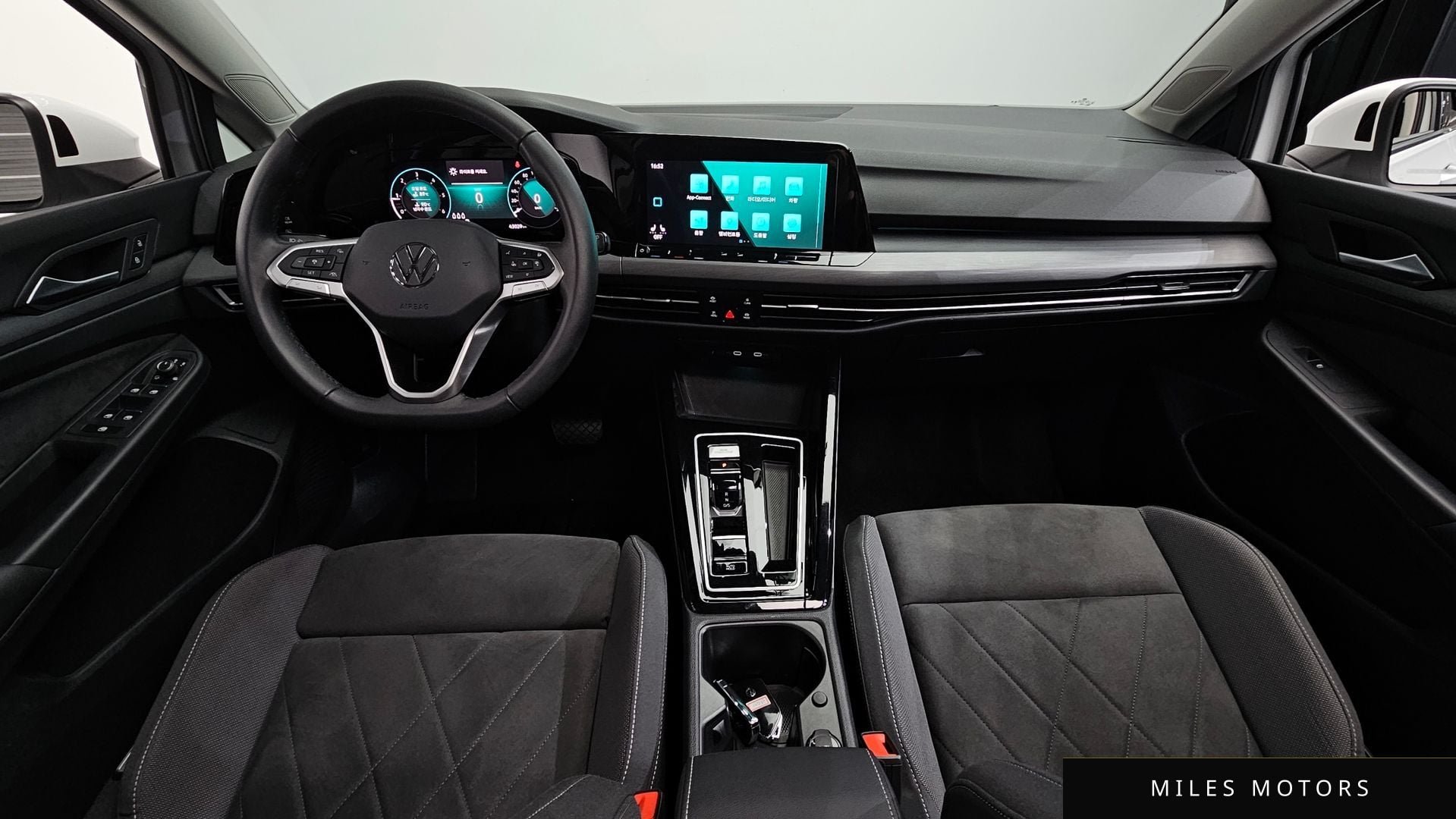 Volkswagen Golf 2024 — миниатюра 10
