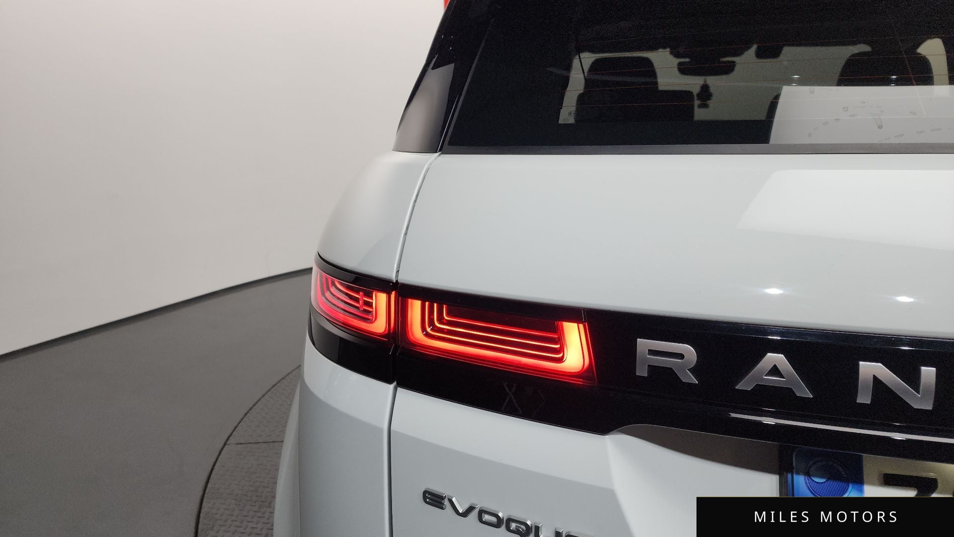 Land Rover Range Rover Evoque 2023 — миниатюра 9