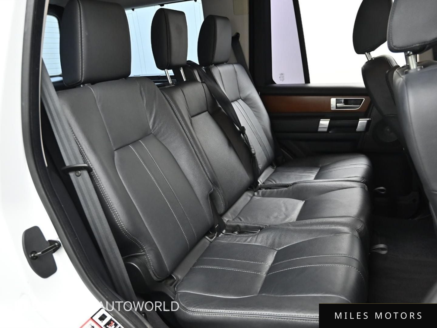 Land Rover Discovery 2011 — миниатюра 12