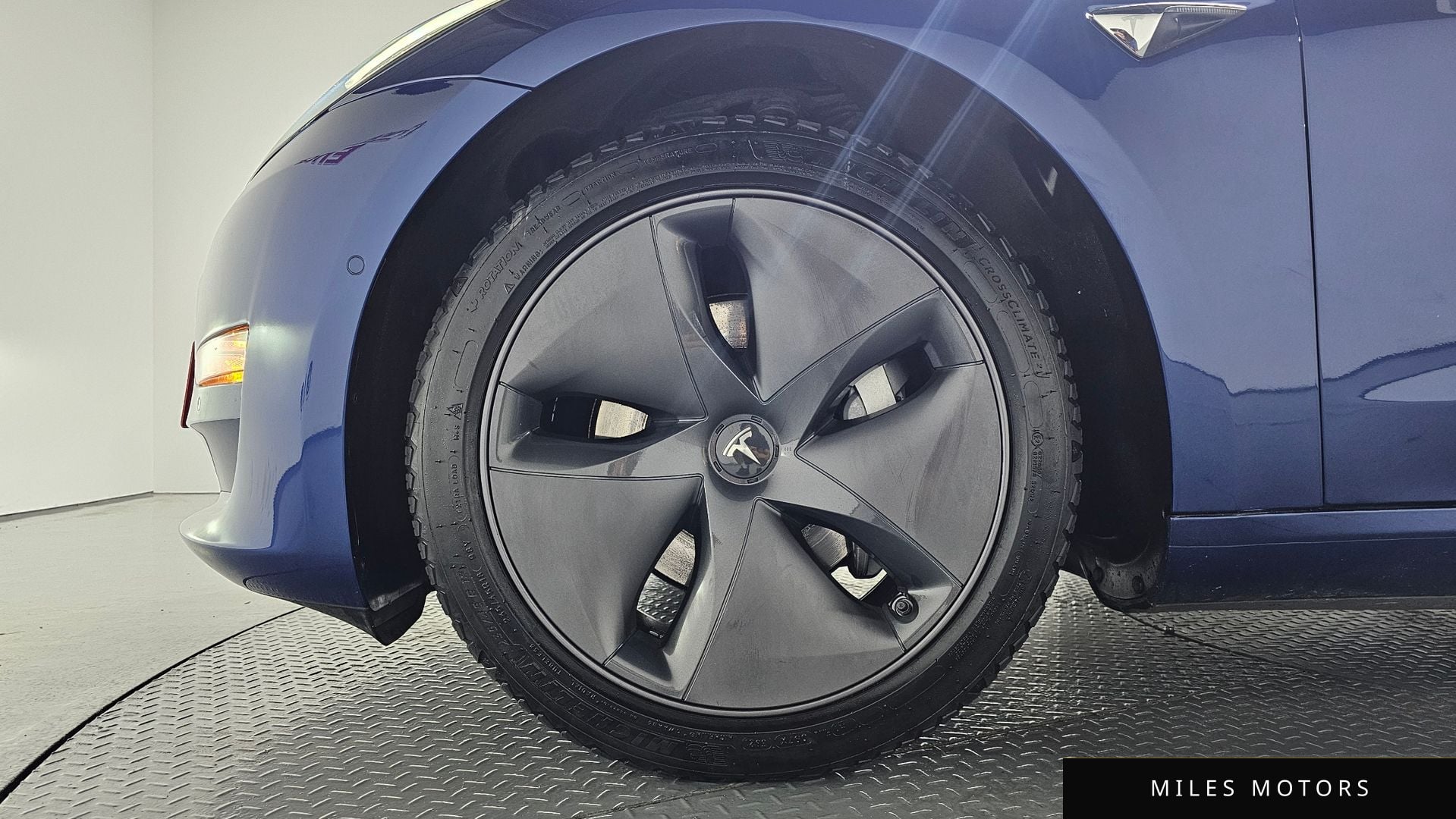 Tesla Model 3 2020 — миниатюра 4