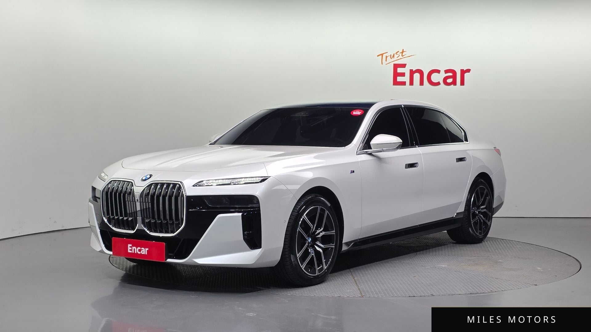BMW 7 Series (G70) 2024 — фото 1 из 12