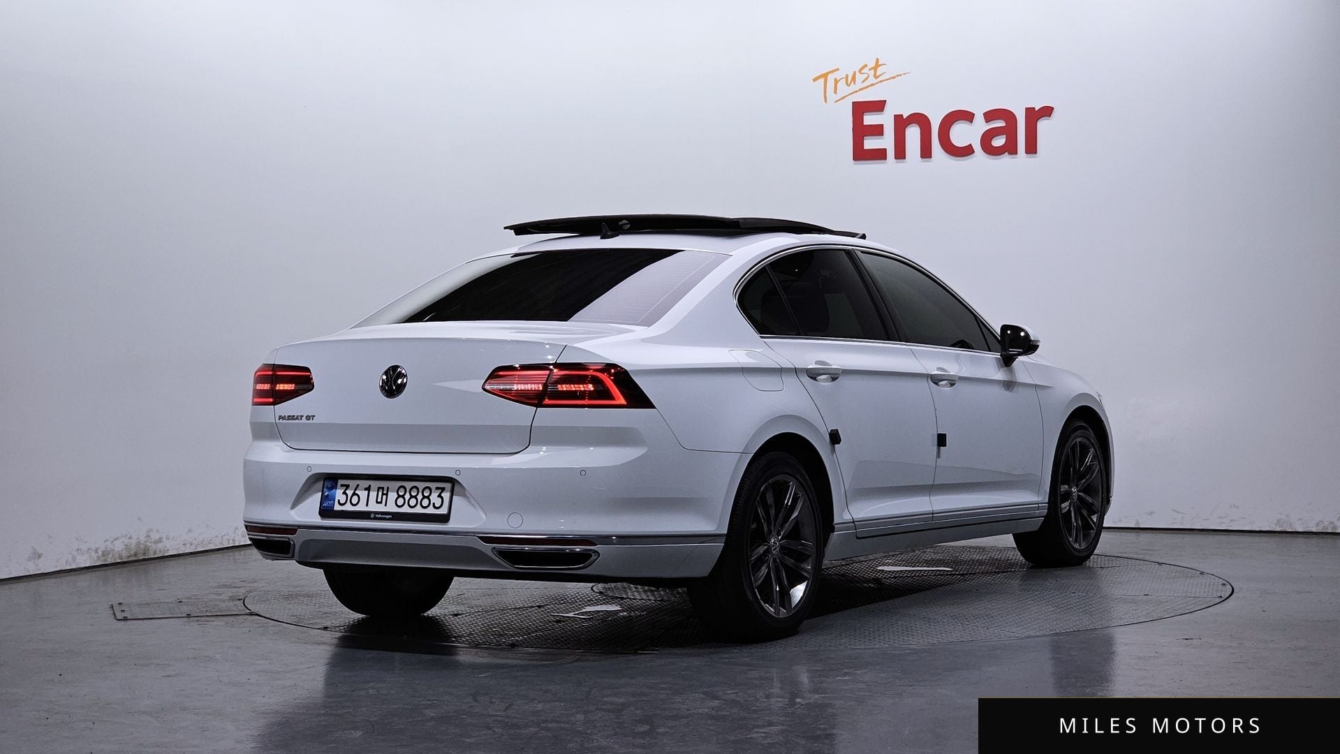 Volkswagen Passat 2018 — фото 1 из 12