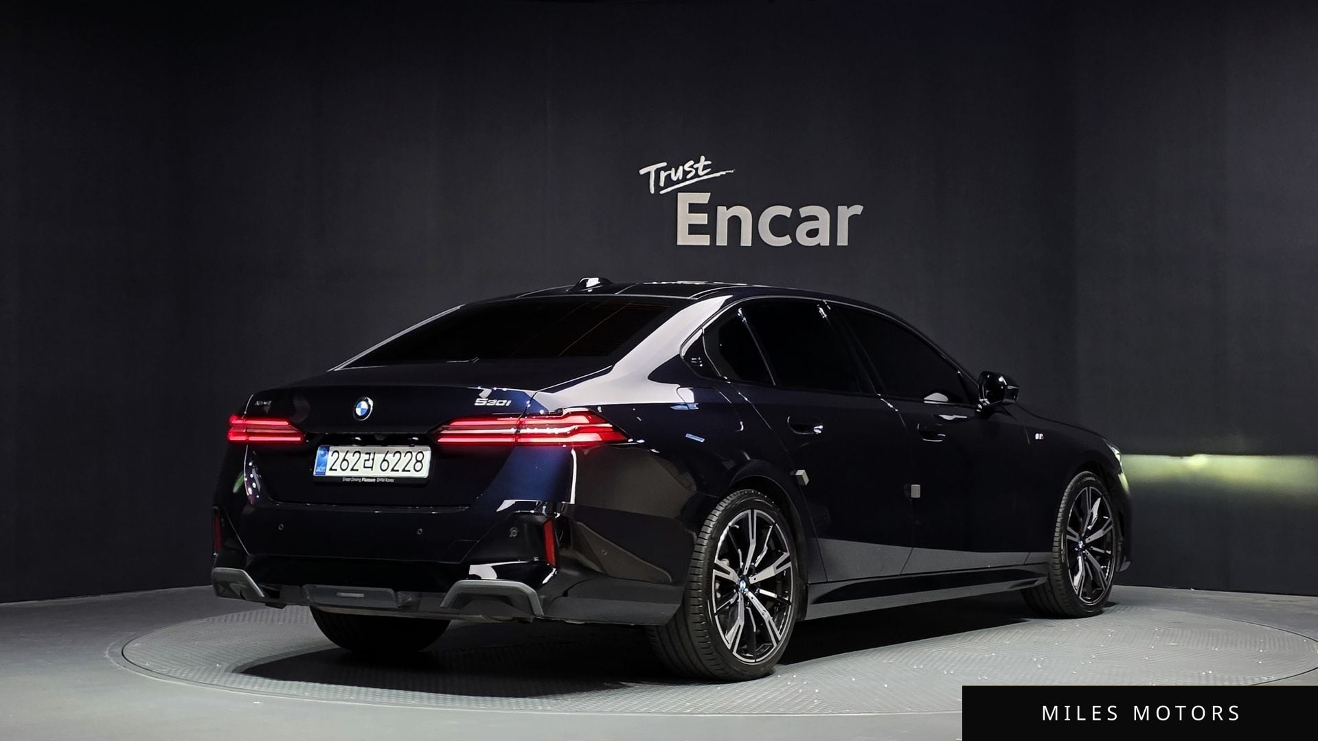 BMW 5 Series (G60) 2025 — миниатюра 2