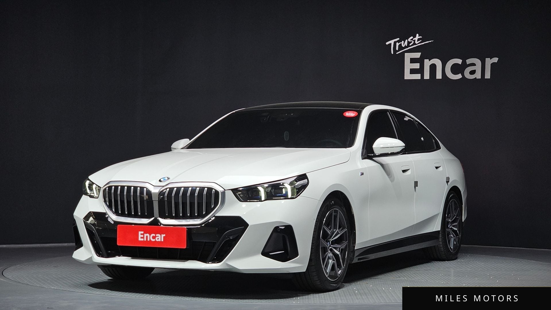 BMW 5 Series (G60) 2024 — фото 1 из 12