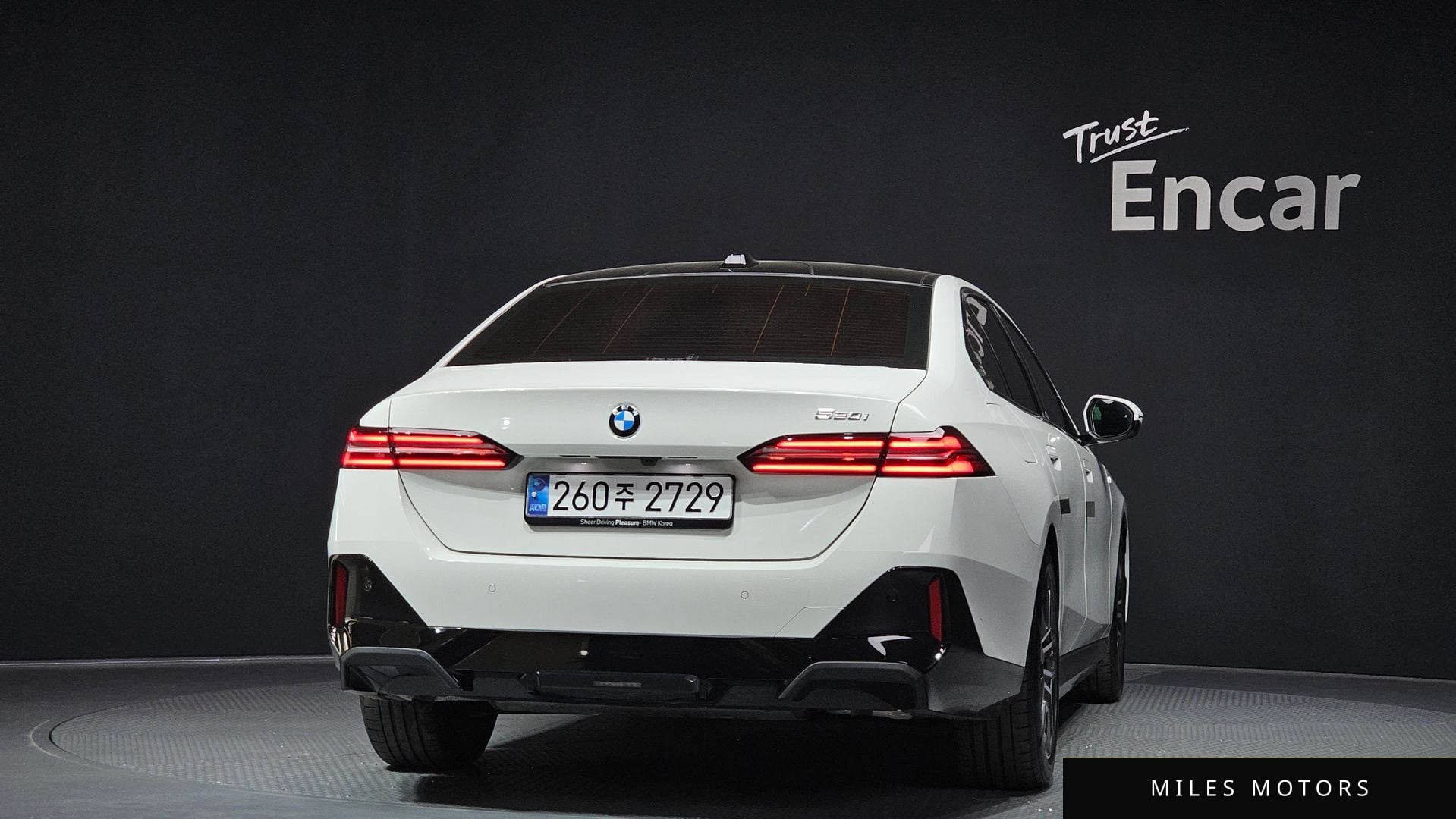 BMW 5 Series (G60) 2024 — миниатюра 4