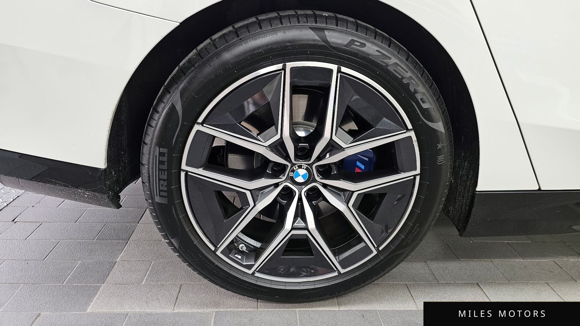 BMW 5 Series (G60) 2024 — миниатюра 5