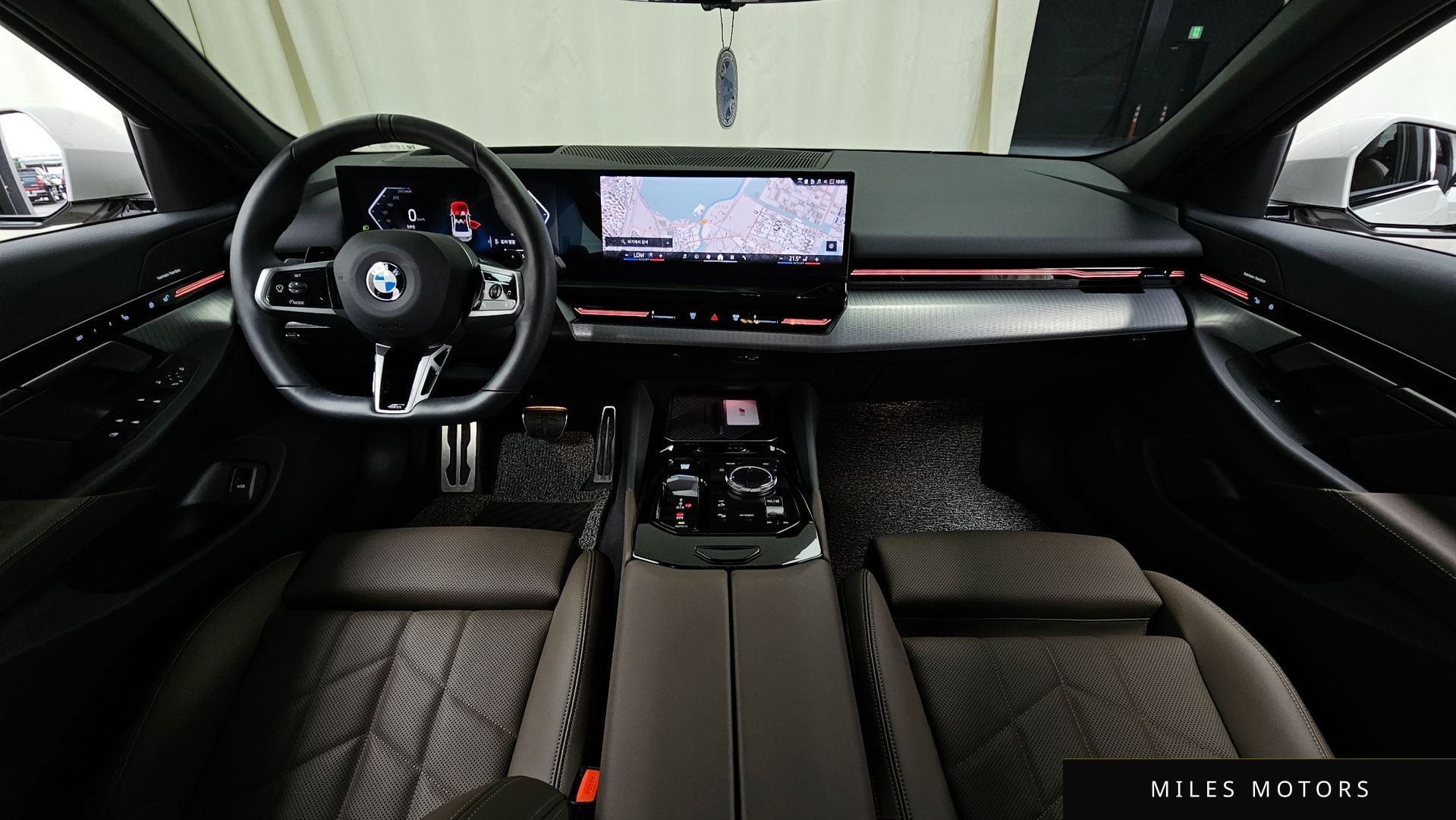 BMW 5 Series (G60) 2024 — миниатюра 10