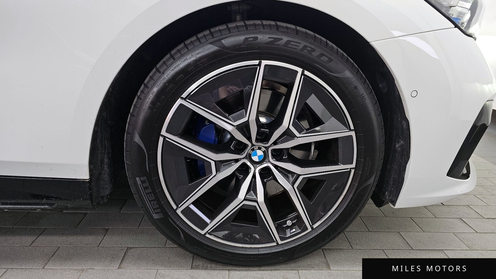 BMW 5 Series (G60) 2024 — миниатюра 7