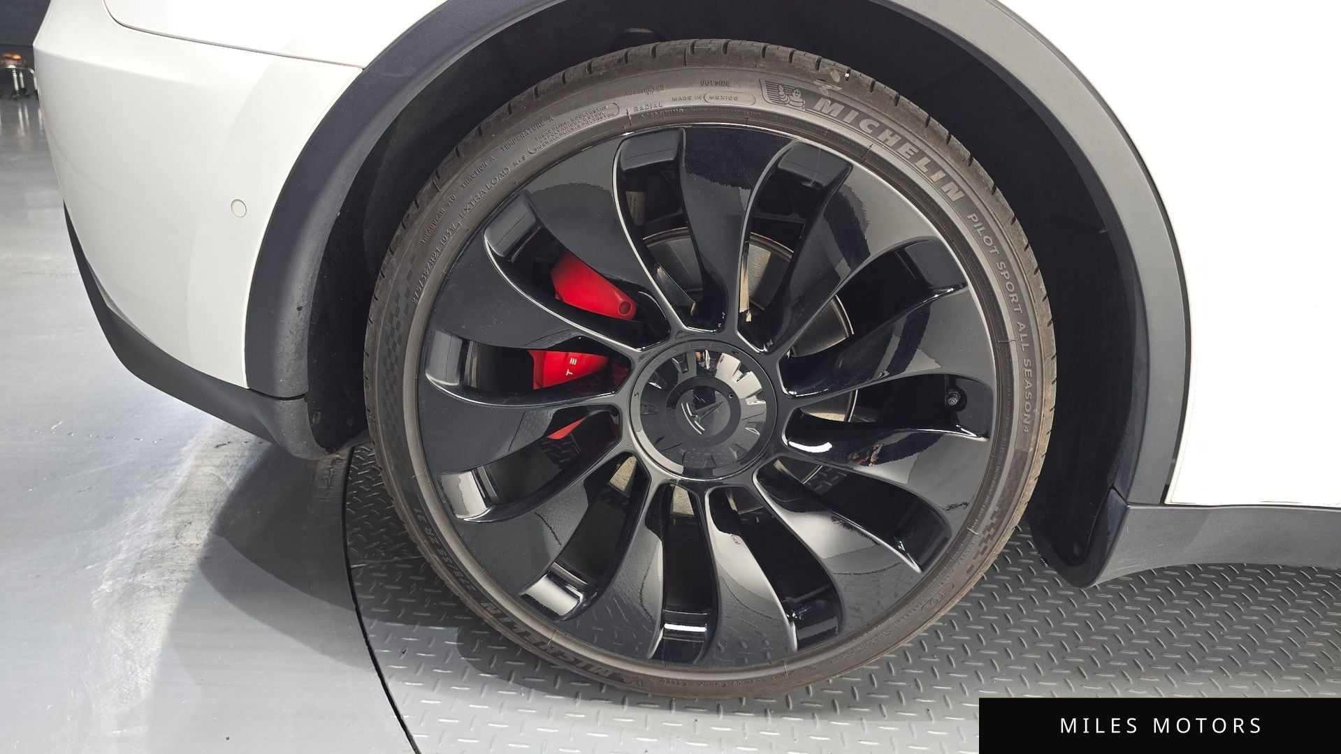 Tesla Model Y 2021 — миниатюра 5