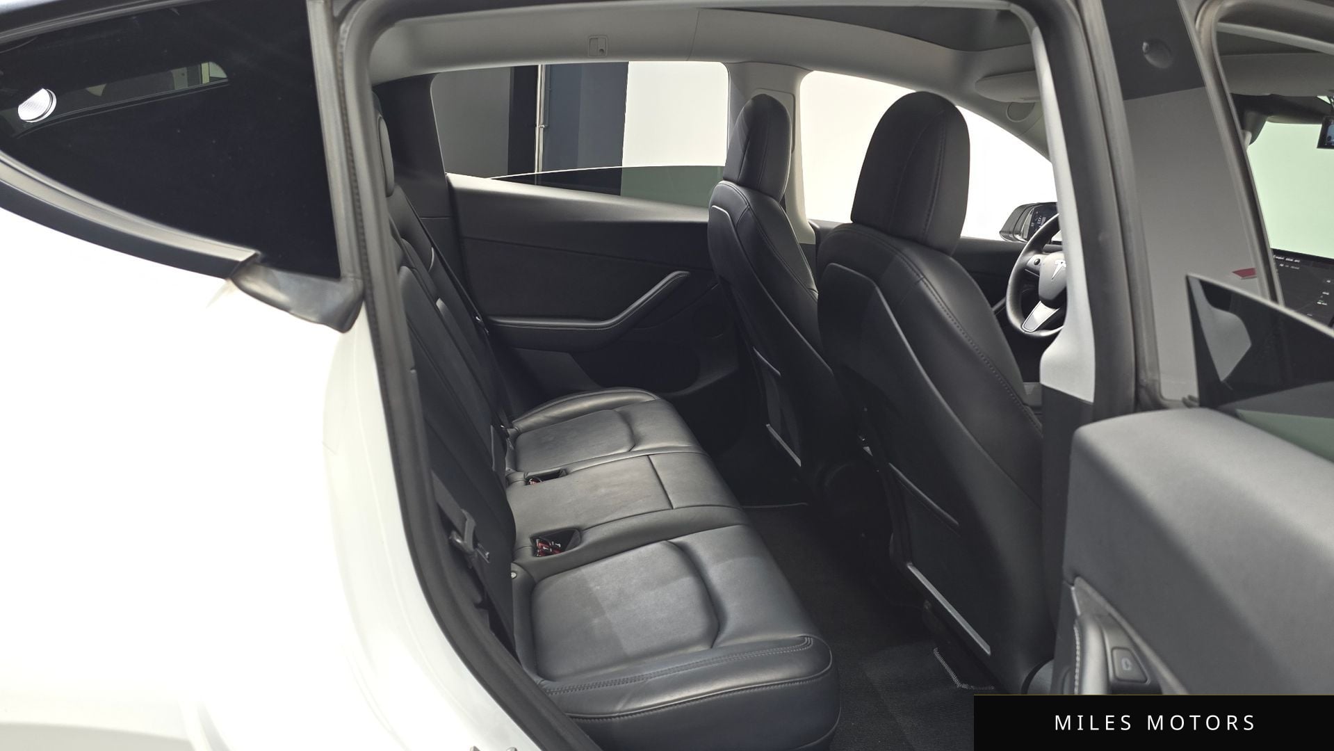 Tesla Model Y 2021 — миниатюра 11