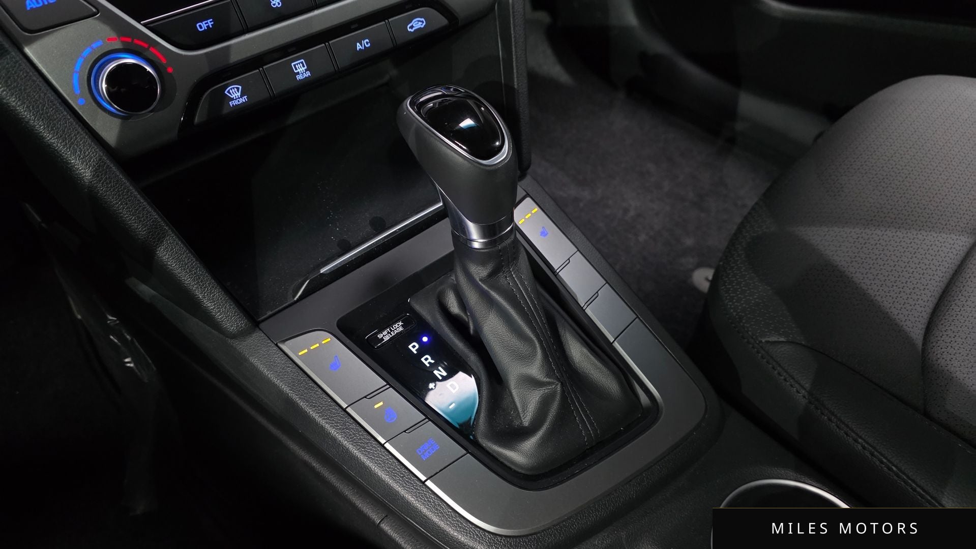 Hyundai AVANTE 2017 — миниатюра 12