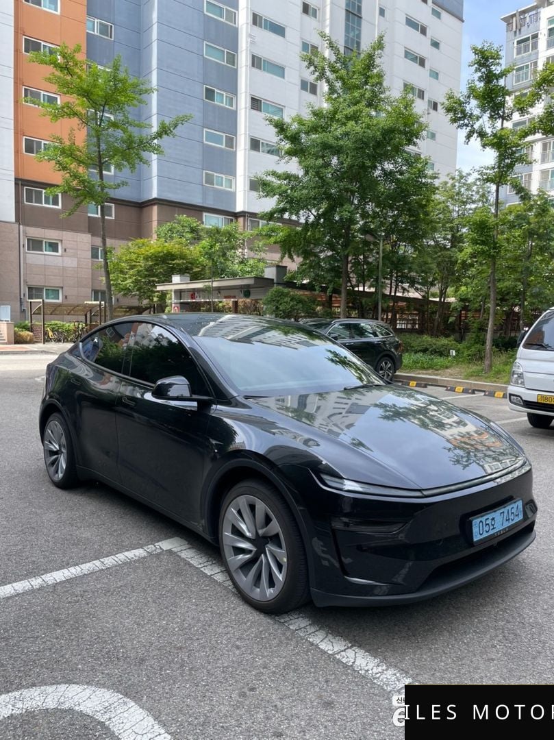 Tesla Model Y 2026 — миниатюра 3