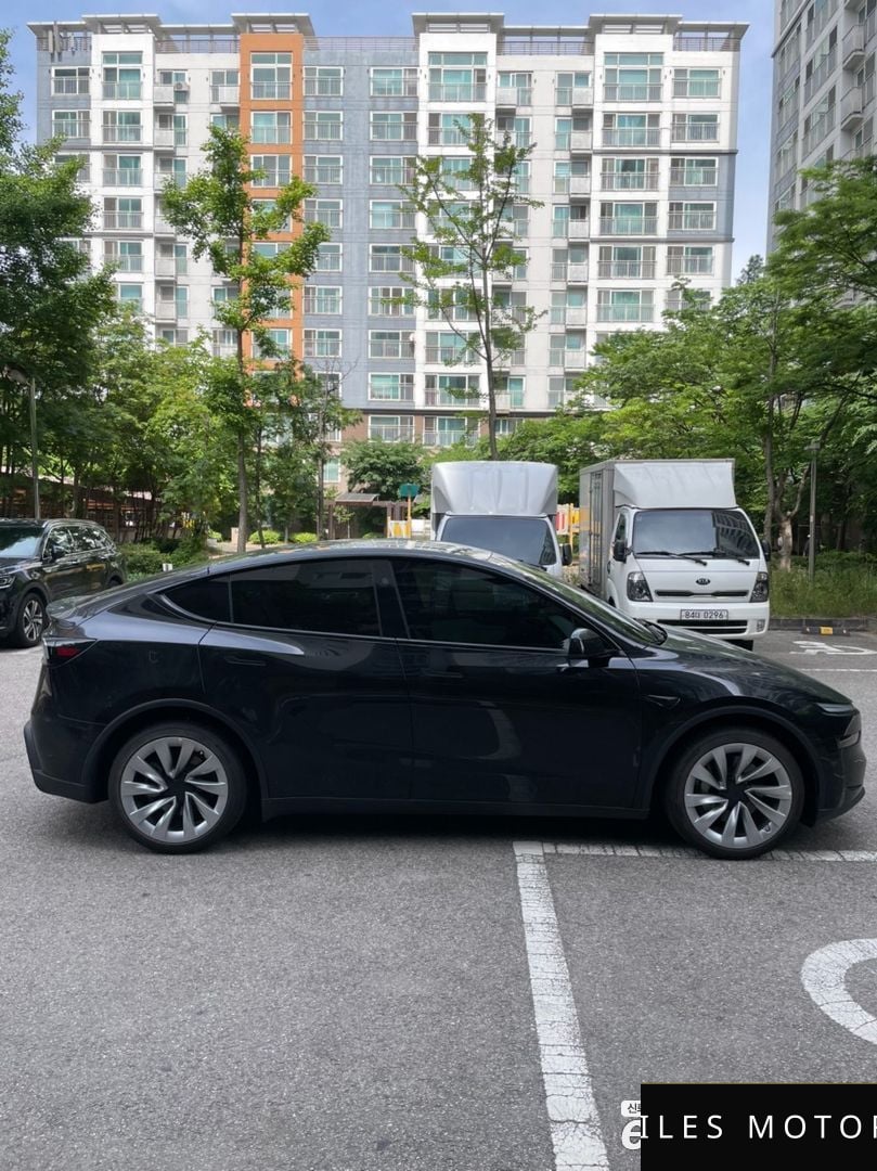 Tesla Model Y 2026 — миниатюра 5