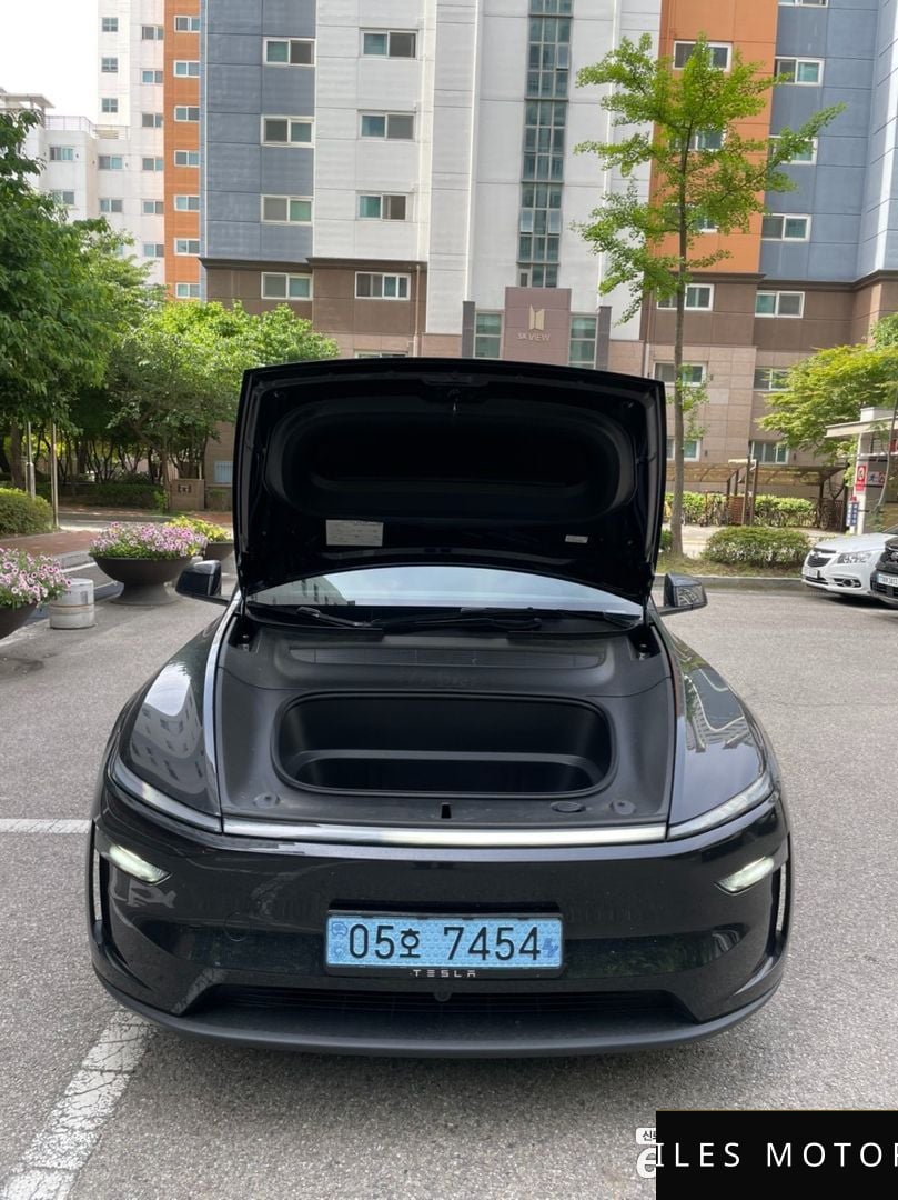 Tesla Model Y 2026 — миниатюра 9