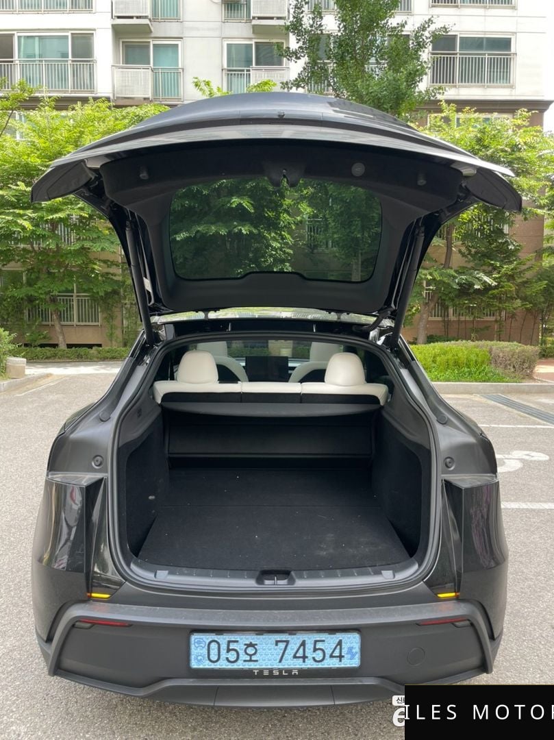 Tesla Model Y 2026 — миниатюра 10