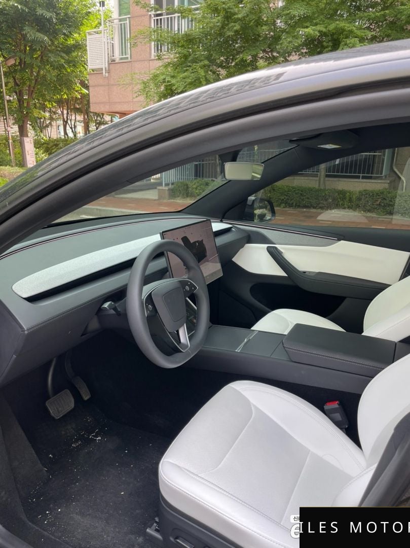 Tesla Model Y 2026 — миниатюра 11