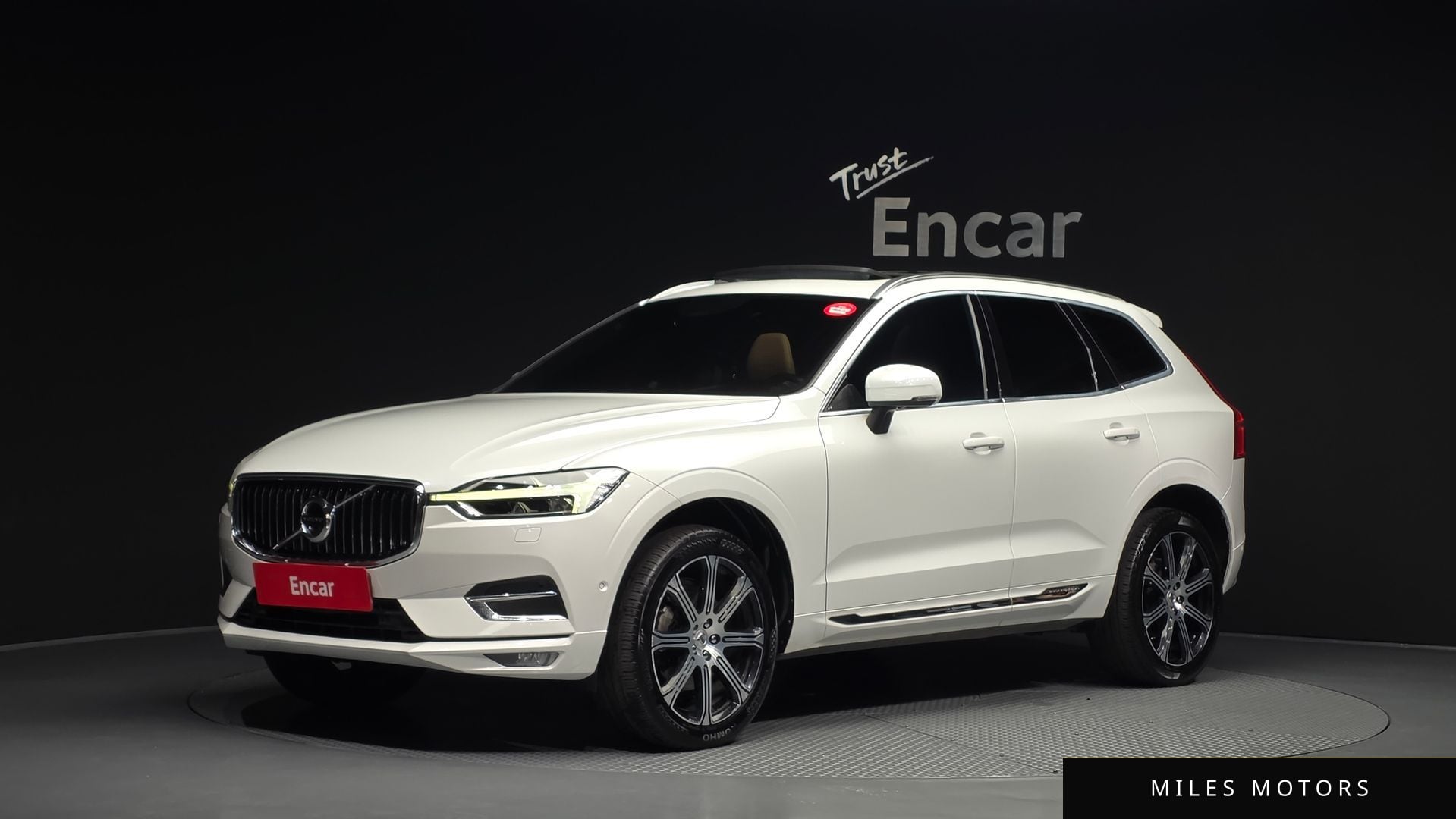 Volvo XC60 2019 — фото 1 из 12